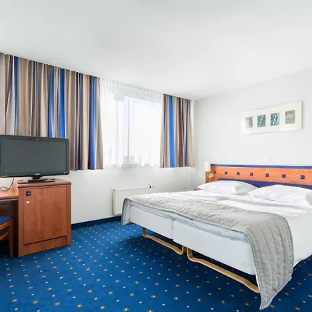 Hotell Qubus Legnica