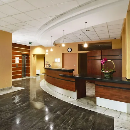 Hotell Qubus Legnica