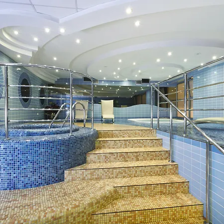 Hotell Qubus Legnica