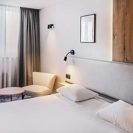 Qubus Hotell Legnica