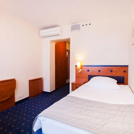 Hotell Qubus Legnica